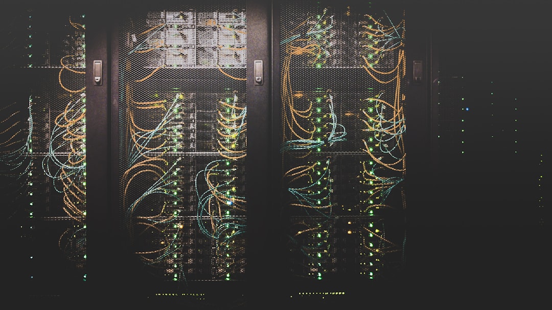 AI浪潮依赖算力指数增长(GPU/TPU大规模训练),互联网浪潮基于标准化协议(TCP/IP/HTTP/DNS);价值捕获与生态开放性对比。